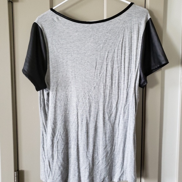 Torrid gorgeous top! Great condition! Size 0x - Picture 3 of 3